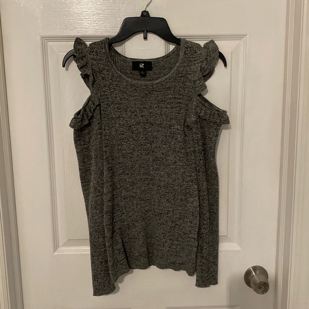 Women’s cold shoulder top